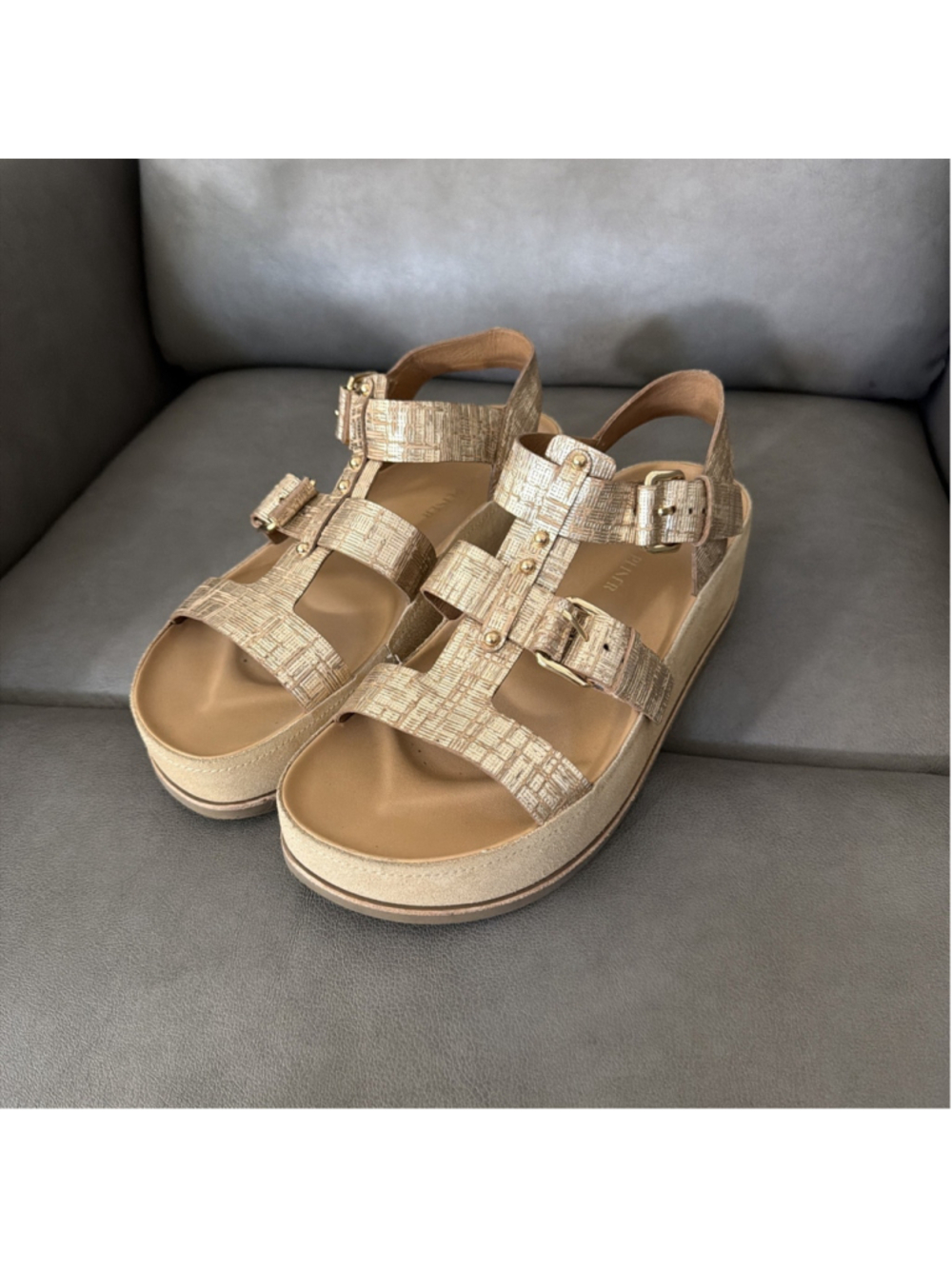 EUC Donald Pliner Womens Jesmin Leather Wedge Sandals Camel Platino Gold Sz 10